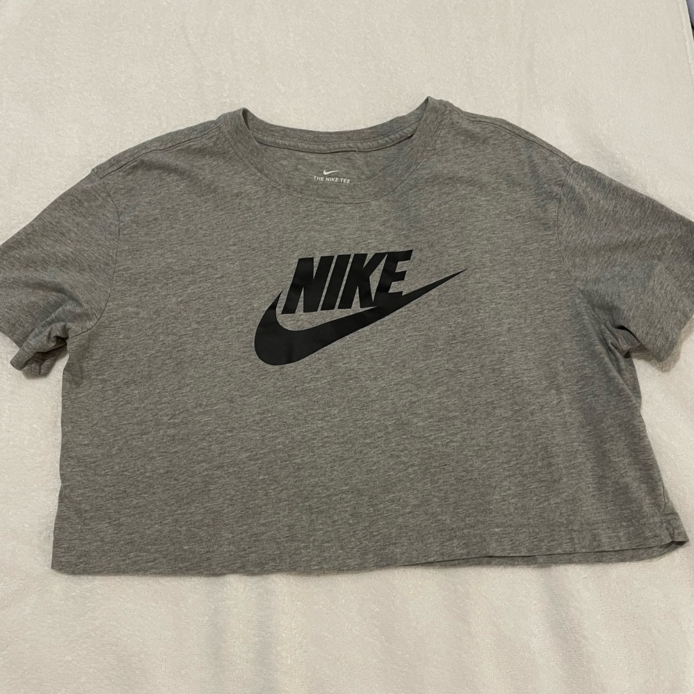 Nike cropped tee